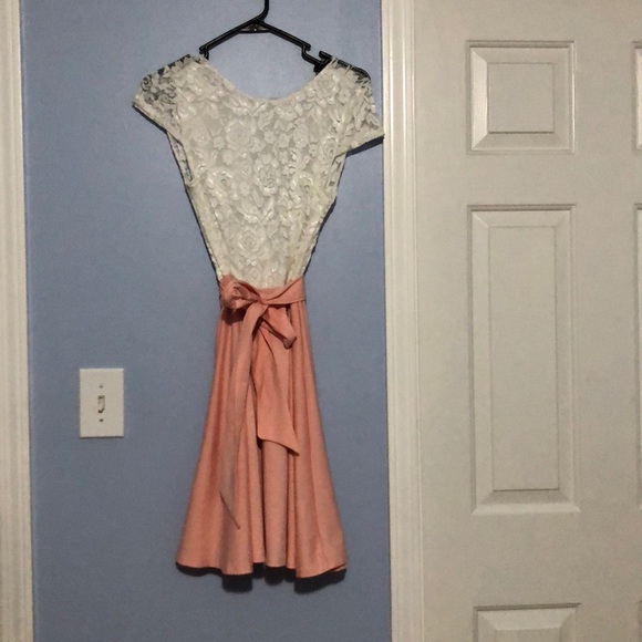 Lacey flowy dress - Picture 2 of 3